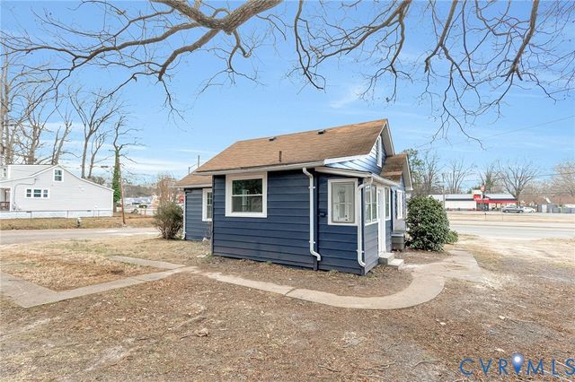 2958 Winston Churchill Dr, Hopewell, VA 23860