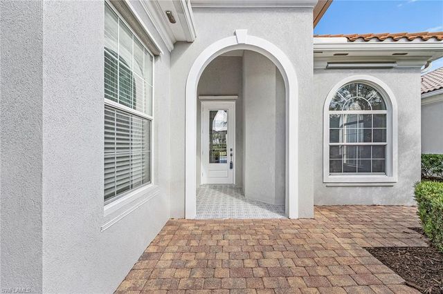 7549 Garibaldi CT, Naples, FL 34114