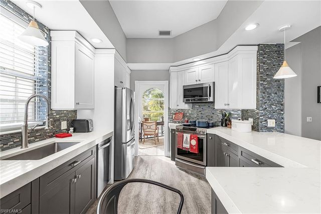 7549 Garibaldi CT, Naples, FL 34114