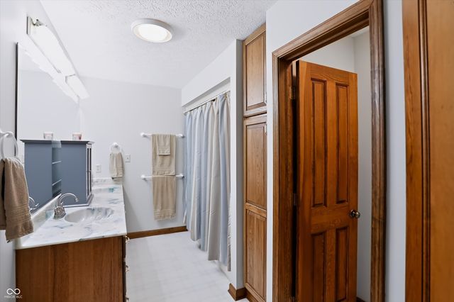 9 Bluebird Court, Greenfield, IN 46140