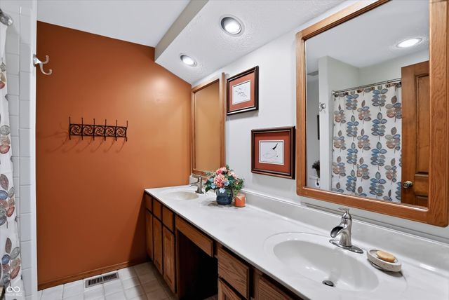 9 Bluebird Court, Greenfield, IN 46140