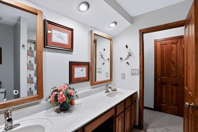 9 Bluebird Court, Greenfield, IN 46140
