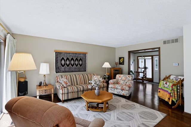 9 Bluebird Court, Greenfield, IN 46140