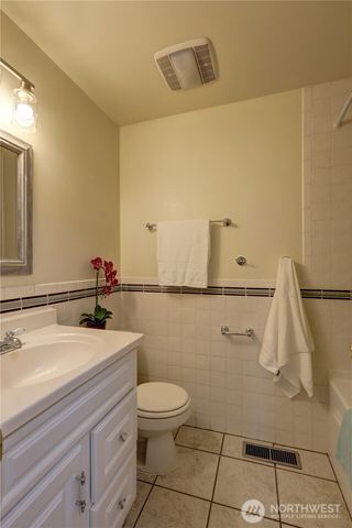 2007 168th Avenue NE, Bellevue, WA 98008