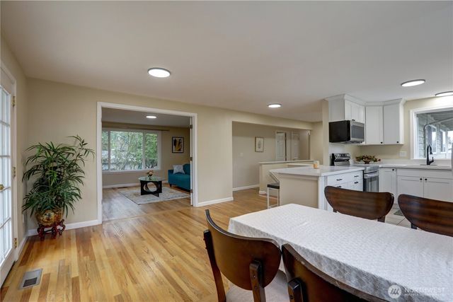 2007 168th Avenue NE, Bellevue, WA 98008