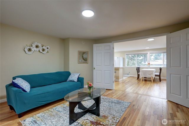 2007 168th Avenue NE, Bellevue, WA 98008