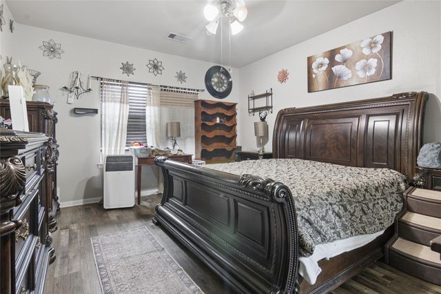 321 Turquoise Trade Dr Drive N, La Marque, TX 77568