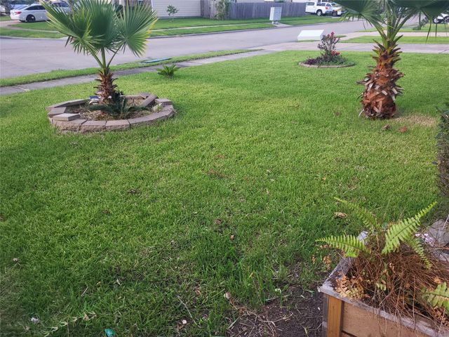 321 Turquoise Trade Dr Drive N, La Marque, TX 77568