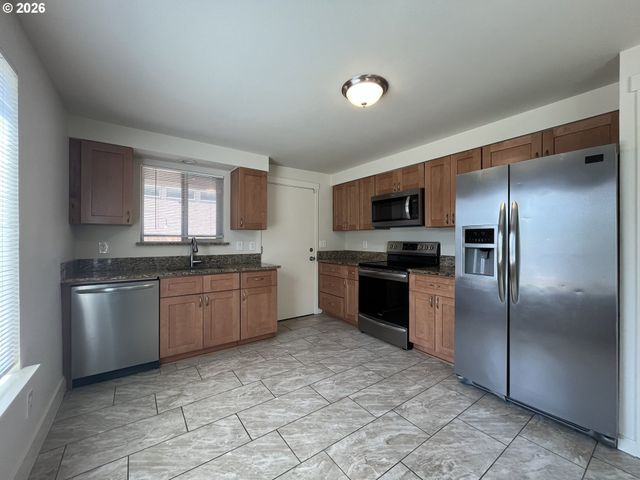 1436 VILLAGE PARK Pl, West Linn, OR 97068