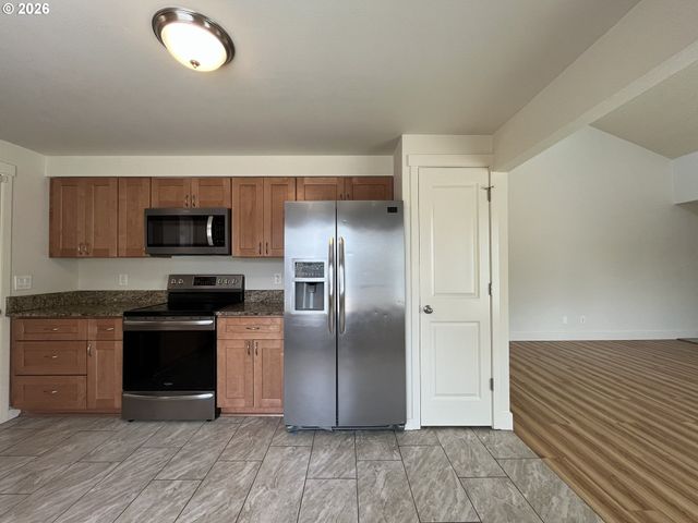 1436 VILLAGE PARK Pl, West Linn, OR 97068