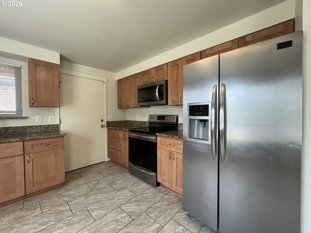 1436 VILLAGE PARK Pl, West Linn, OR 97068