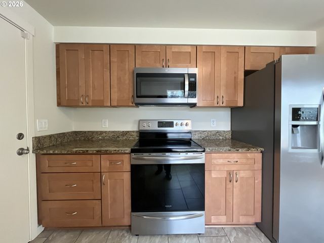 1436 VILLAGE PARK Pl, West Linn, OR 97068