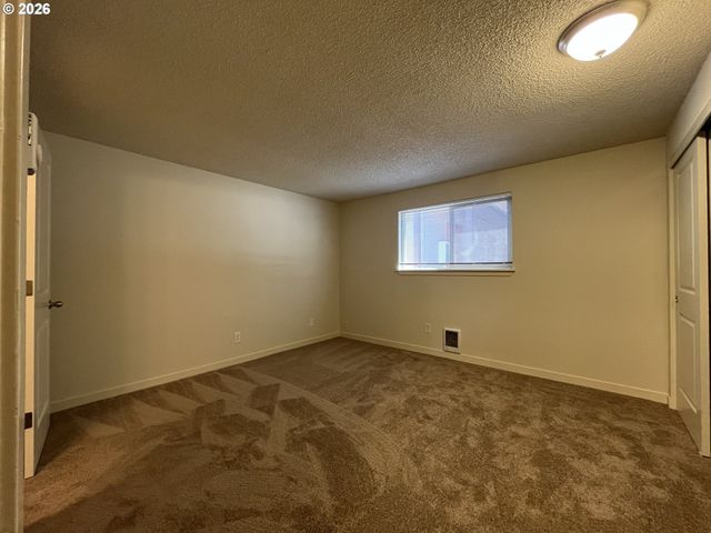 1436 VILLAGE PARK Pl, West Linn, OR 97068