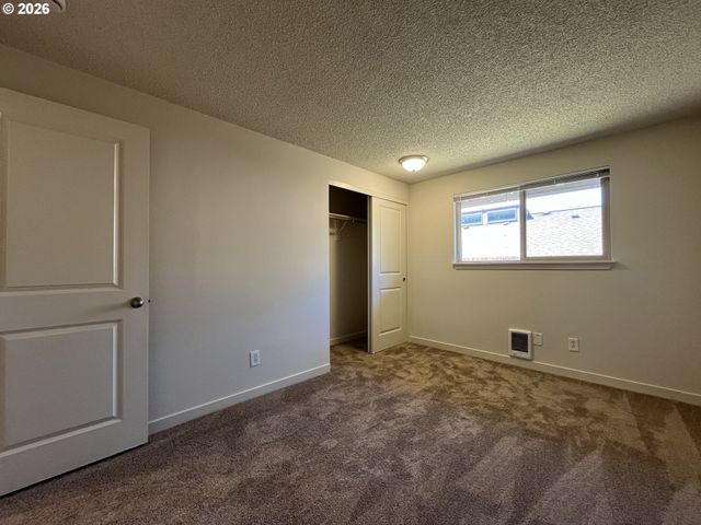 1436 VILLAGE PARK Pl, West Linn, OR 97068