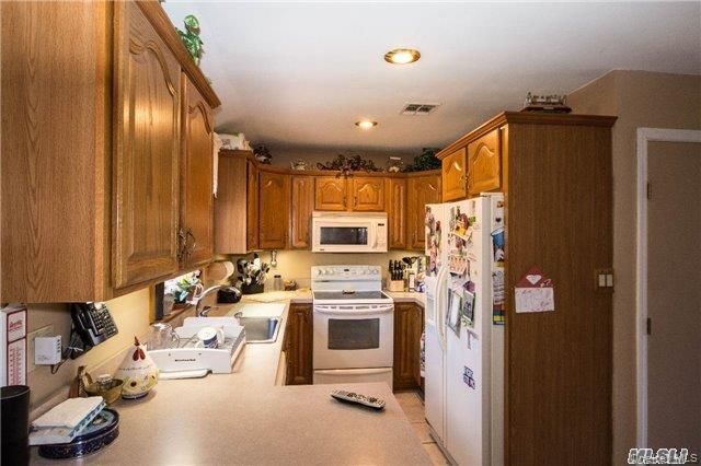 2 John Roe Smith Avenue, Medford, NY 11763