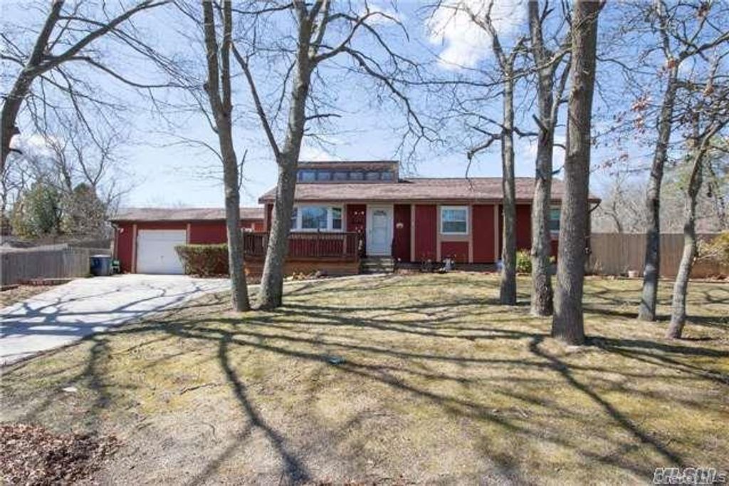 2 John Roe Smith Avenue, Medford, NY 11763