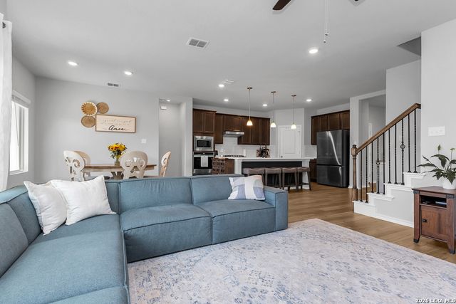 7015 Vista, San Antonio, TX 78233
