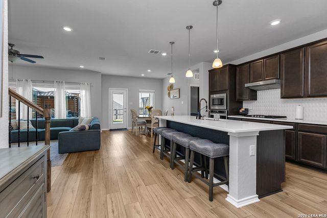 7015 Vista, San Antonio, TX 78233