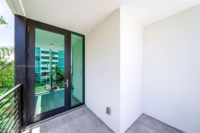 1930 Bay Drive PH 2, Miami Beach, FL 33141