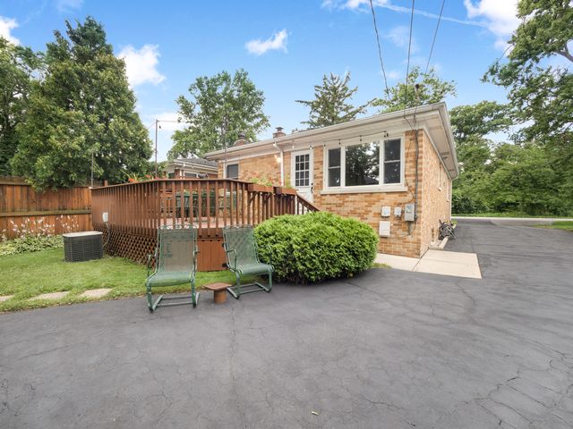 727 Harms Road, Glenview, IL 60025