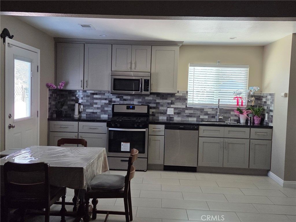 13200 13202 Wentworth St, Arleta, CA 91331