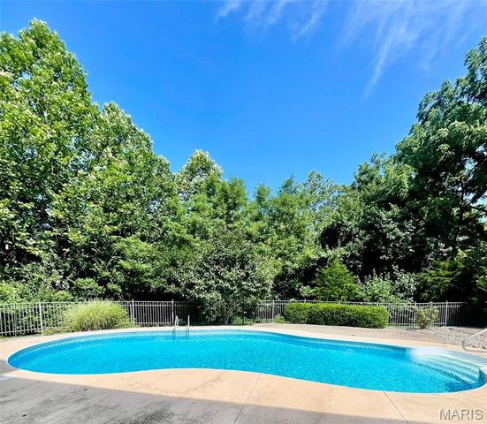 77 Woodcrest Drive, Bethalto, IL 62010