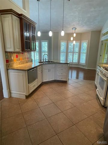 77 Woodcrest Drive, Bethalto, IL 62010