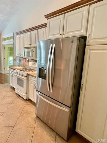 77 Woodcrest Drive, Bethalto, IL 62010