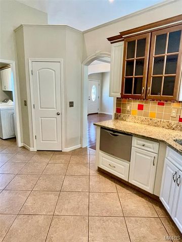 77 Woodcrest Drive, Bethalto, IL 62010