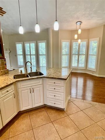 77 Woodcrest Drive, Bethalto, IL 62010