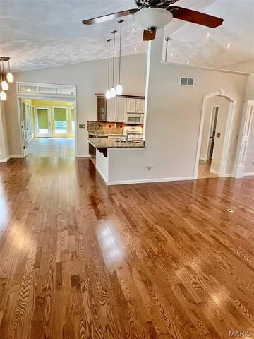 77 Woodcrest Drive, Bethalto, IL 62010
