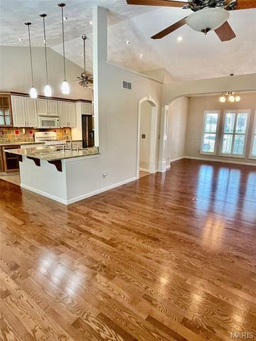 77 Woodcrest Drive, Bethalto, IL 62010