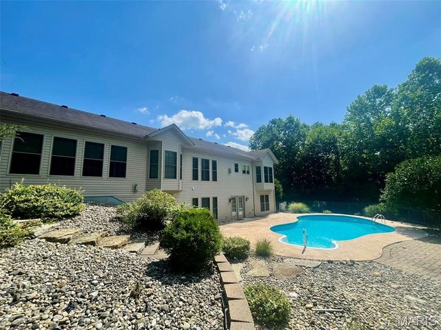 77 Woodcrest Drive, Bethalto, IL 62010