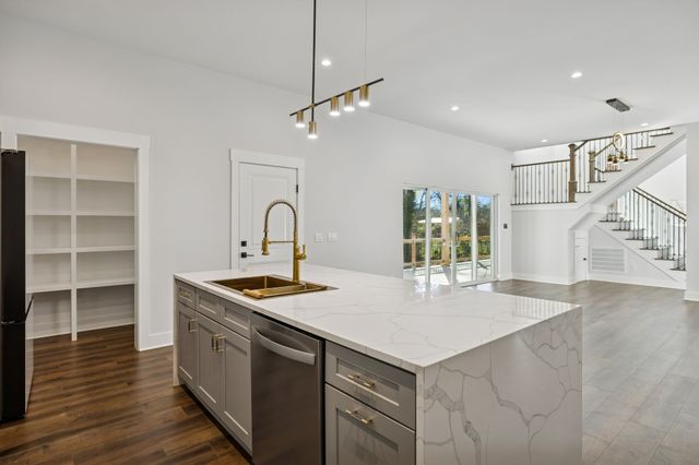 4112 Saunders Ave, Nashville, TN 37216