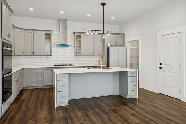 4112 Saunders Ave, Nashville, TN 37216