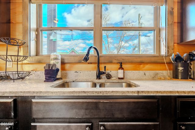 2053 Eagle Feather Drive, Sevierville, TN 37876