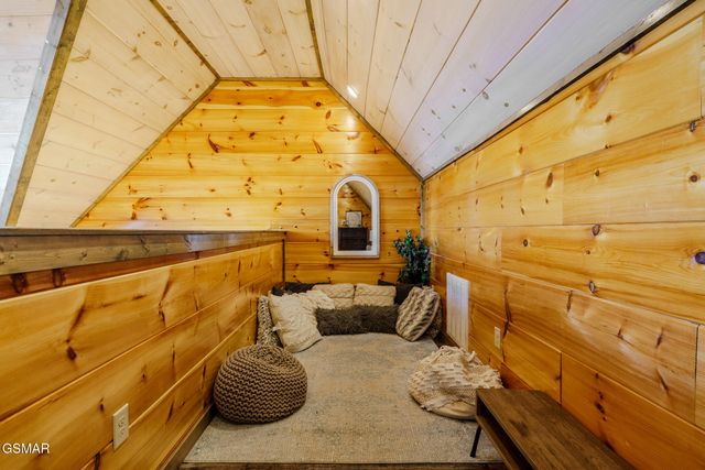 2053 Eagle Feather Drive, Sevierville, TN 37876