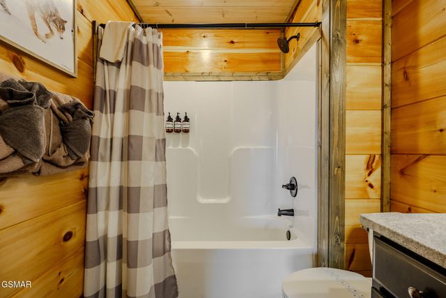 2053 Eagle Feather Drive, Sevierville, TN 37876