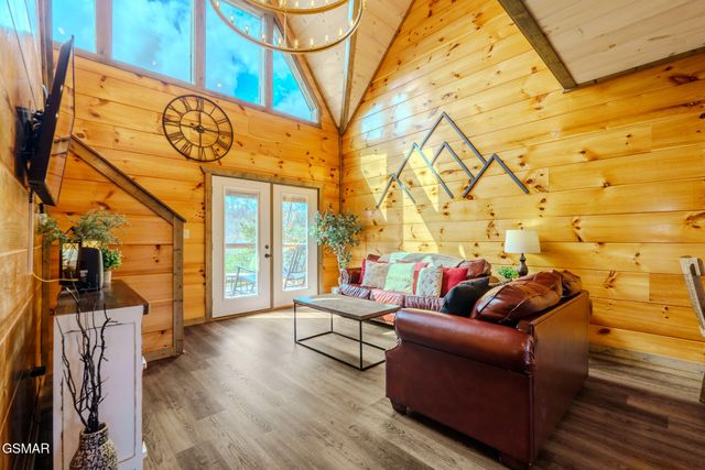 2053 Eagle Feather Drive, Sevierville, TN 37876