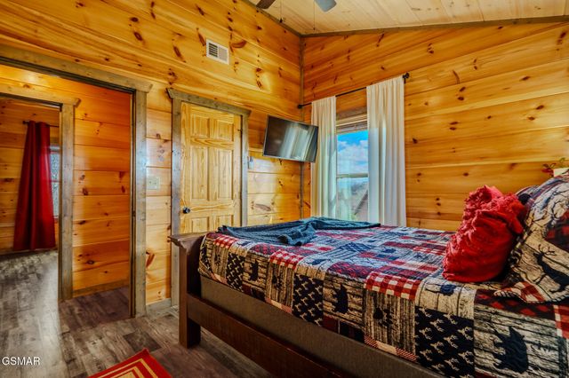 2053 Eagle Feather Drive, Sevierville, TN 37876