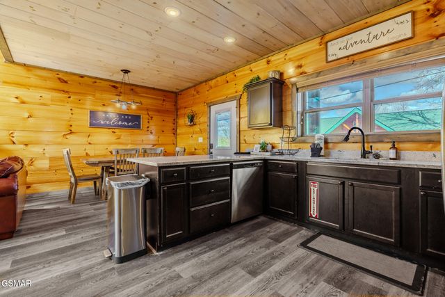 2053 Eagle Feather Drive, Sevierville, TN 37876