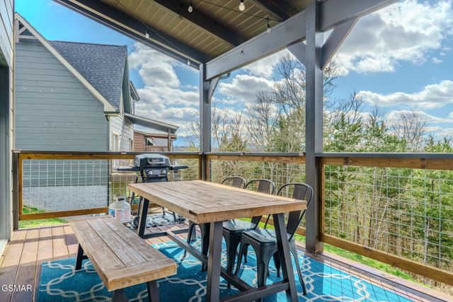 2053 Eagle Feather Drive, Sevierville, TN 37876