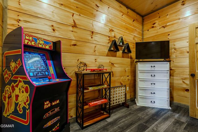 2053 Eagle Feather Drive, Sevierville, TN 37876