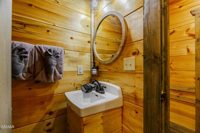 2053 Eagle Feather Drive, Sevierville, TN 37876