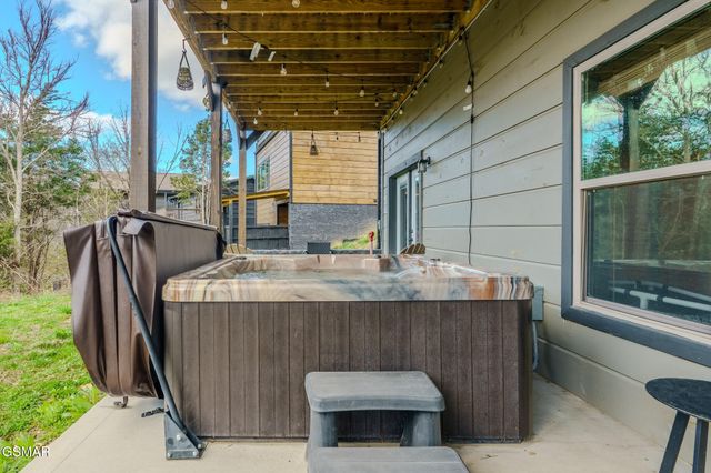 2053 Eagle Feather Drive, Sevierville, TN 37876