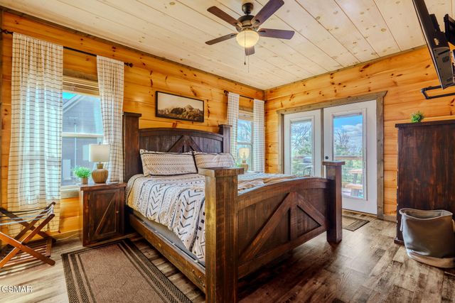 2053 Eagle Feather Drive, Sevierville, TN 37876