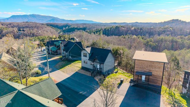 2053 Eagle Feather Drive, Sevierville, TN 37876