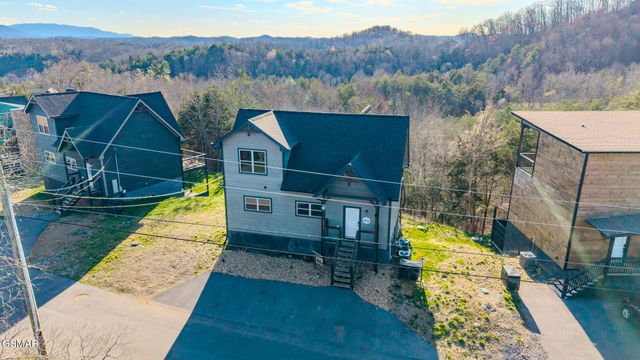 2053 Eagle Feather Drive, Sevierville, TN 37876