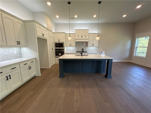 12710 NW Bittersweet Drive, Platte City, MO 64079