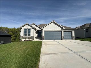 12710 NW Bittersweet Drive, Platte City, MO 64079